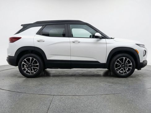 Used 2025 Chevrolet TrailBlazer LT image 11