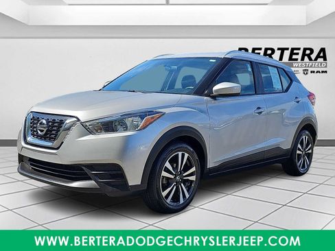 Used 2019 Nissan Kicks SV FWD image 3