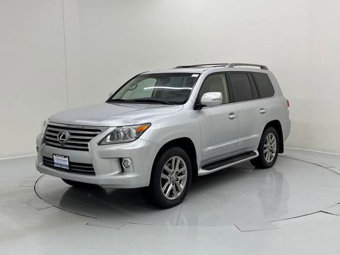 Used 2013 Lexus LX 570 4WD image 2
