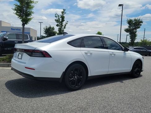 Certified 2025 Honda Accord SE image 4