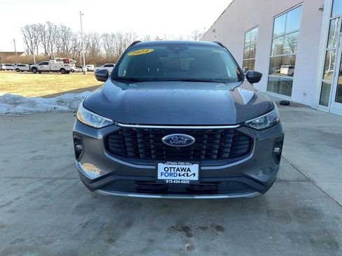 Used 2024 Ford Escape Platinum image 3