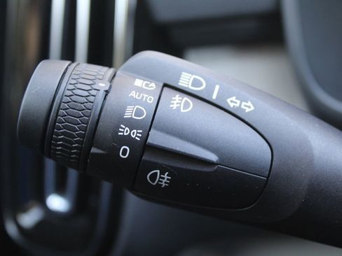 Used 2023 Volvo XC40 B5 Plus w/ Protection Package Premier image 29