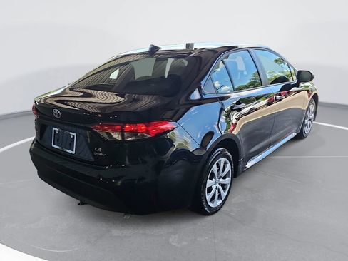 Used 2025 Toyota Corolla LE FWD image 5