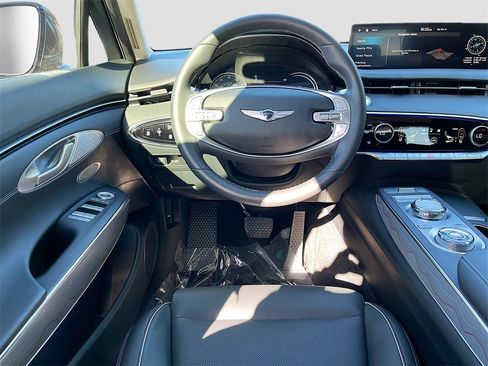 Used 2024 Genesis GV70 2.5T w/ Advanced Package image 20