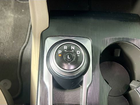 Used 2022 Ford Escape SE image 25