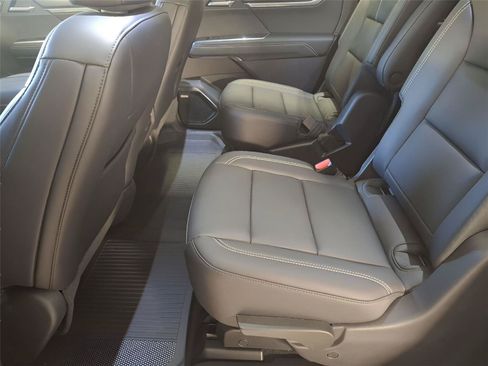 Used 2026 GMC Acadia Elevation w/ Elevation Premium Package AWD/4WD image 14