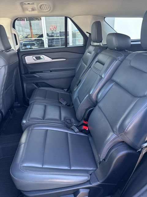 Used 2025 Ford Explorer Active w/ Active Comfort Package AWD/4WD image 16