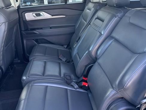 Used 2025 Ford Explorer Active w/ Active Comfort Package image 16