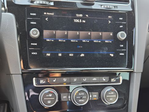 Used 2018 Volkswagen Golf R DCC & Navigation 4Motion image 43