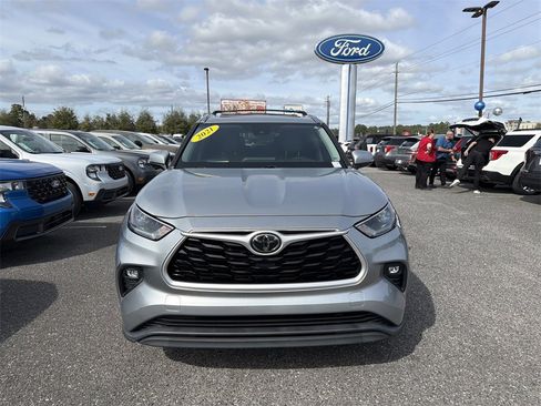 Used 2021 Toyota Highlander XLE image 10