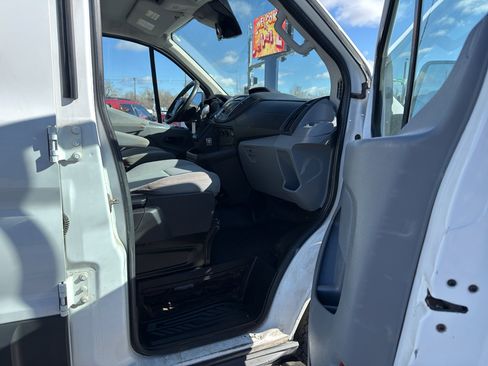 Used 2018 Ford Transit 150 XLT image 12