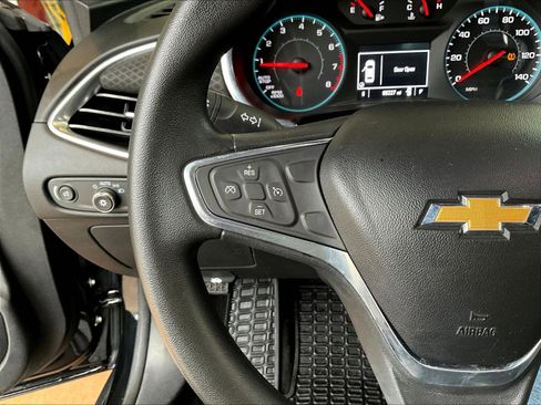 Used 2017 Chevrolet Malibu LT FWD image 11