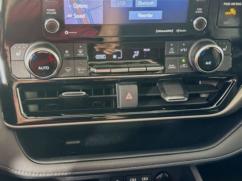 Certified 2022 Toyota Highlander XLE image 18