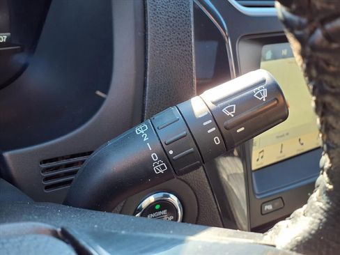 Certified 2018 Ford Explorer XLT w/ Equipment Group 202A image 17