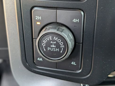 Used 2025 Ford F150 Lariat w/ Equipment Group 502A High image 17