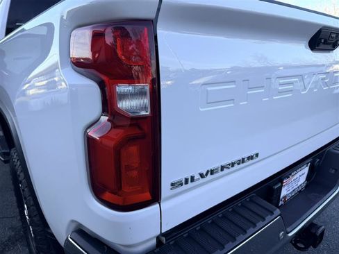 Used 2021 Chevrolet Silverado 2500 LTZ w/ LTZ Premium Package AWD/4WD image 11