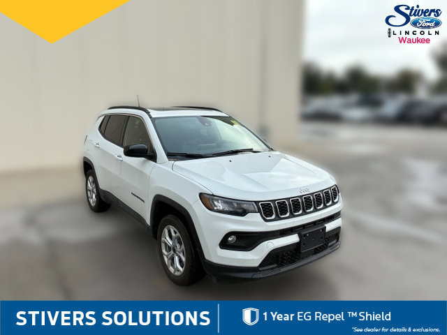 Used 2025 Jeep Compass Latitude w/ Sun & Sound Group AWD/4WD image 3