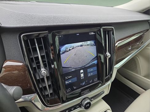 Used 2019 Volvo S90 T6 Momentum w/ Protection Package Premier image 17