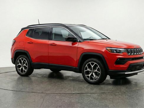 Used 2025 Jeep Compass Limited AWD/4WD image 1