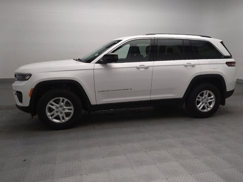 Used 2023 Jeep Grand Cherokee Laredo w/ Trailer Tow Prep Group (B) AWD/4WD image 2