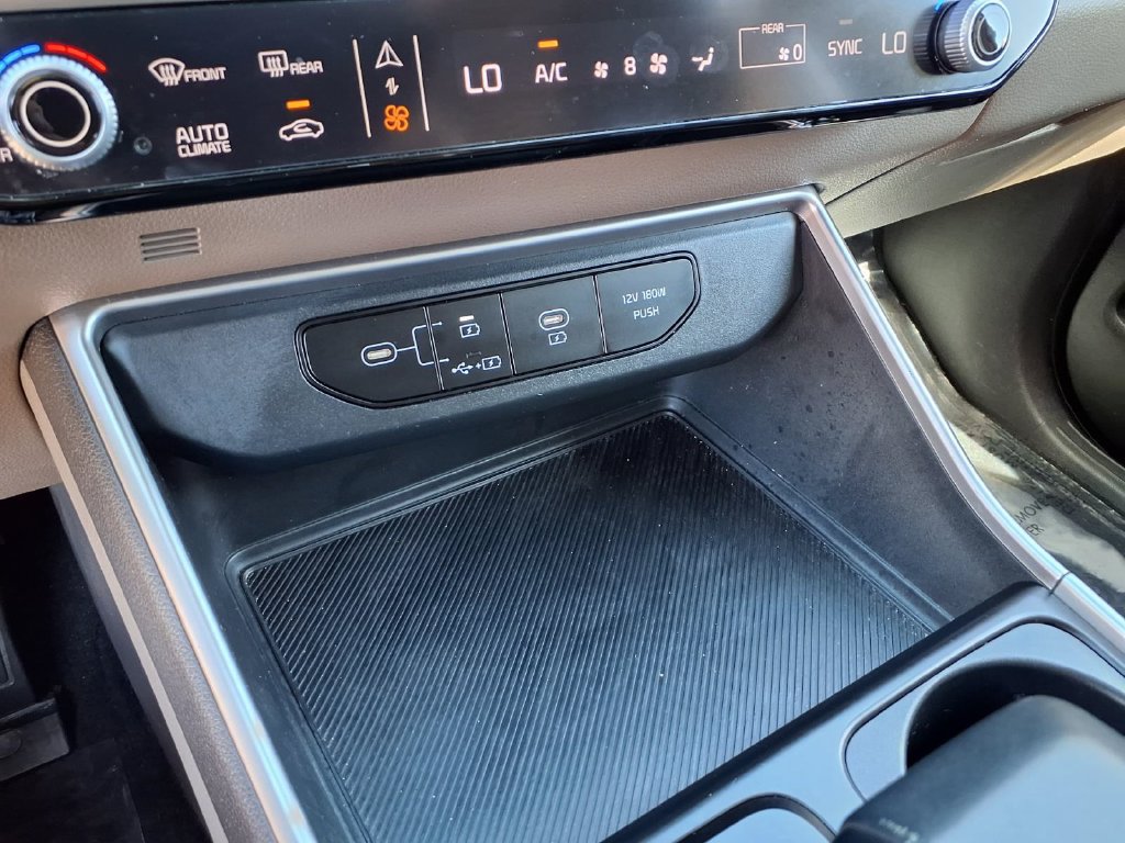 Certified 2025 Kia Carnival FWD image 26