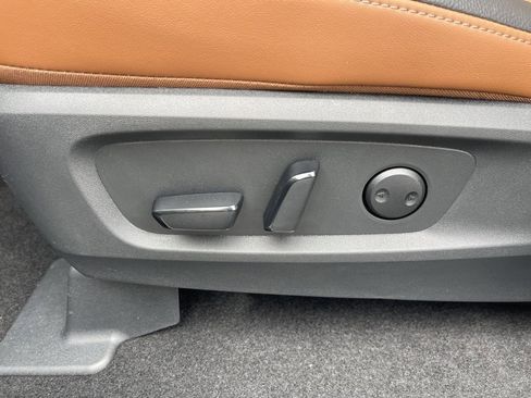 Used 2025 Nissan Pathfinder Platinum w/ Cargo Package image 23