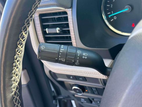 Used 2024 Ford Expedition Limited image 23