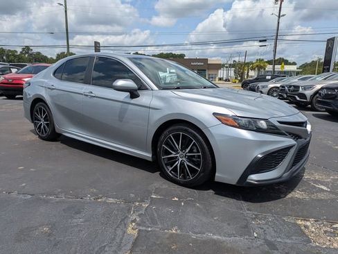 Used 2021 Toyota Camry SE FWD image 2