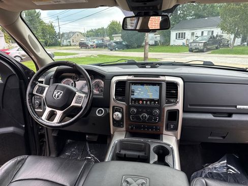 Used 2016 RAM 1500 Laramie w/ Convenience Group AWD/4WD image 9
