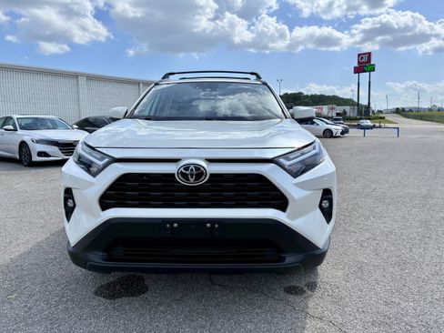 Used 2022 Toyota RAV4 XLE Premium AWD/4WD image 7