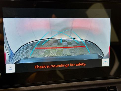 Used 2025 Toyota Camry SE w/ Convenience Package image 19