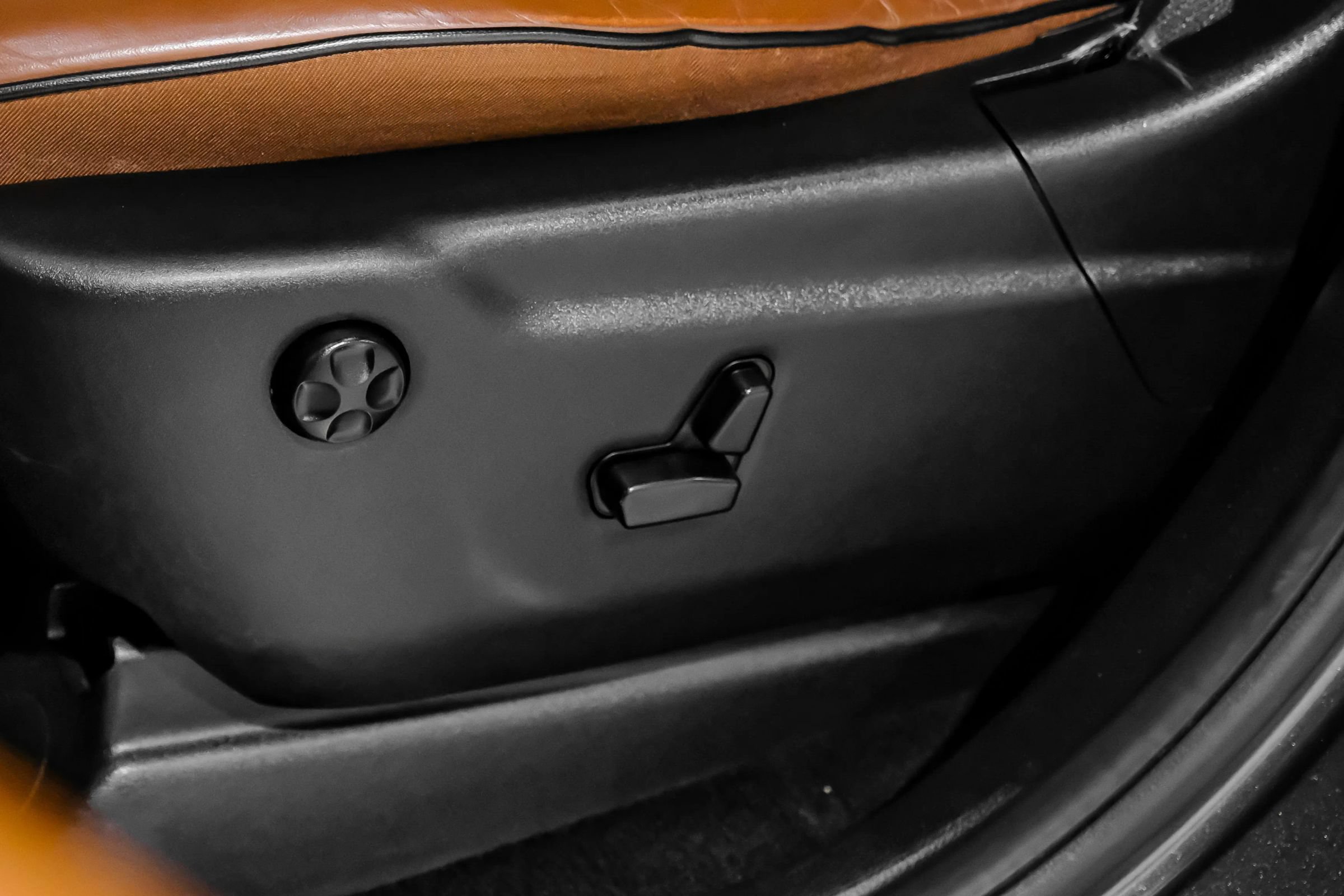 Used 2020 Jeep Grand Cherokee Summit w/ Skid Plate Group AWD/4WD image 40