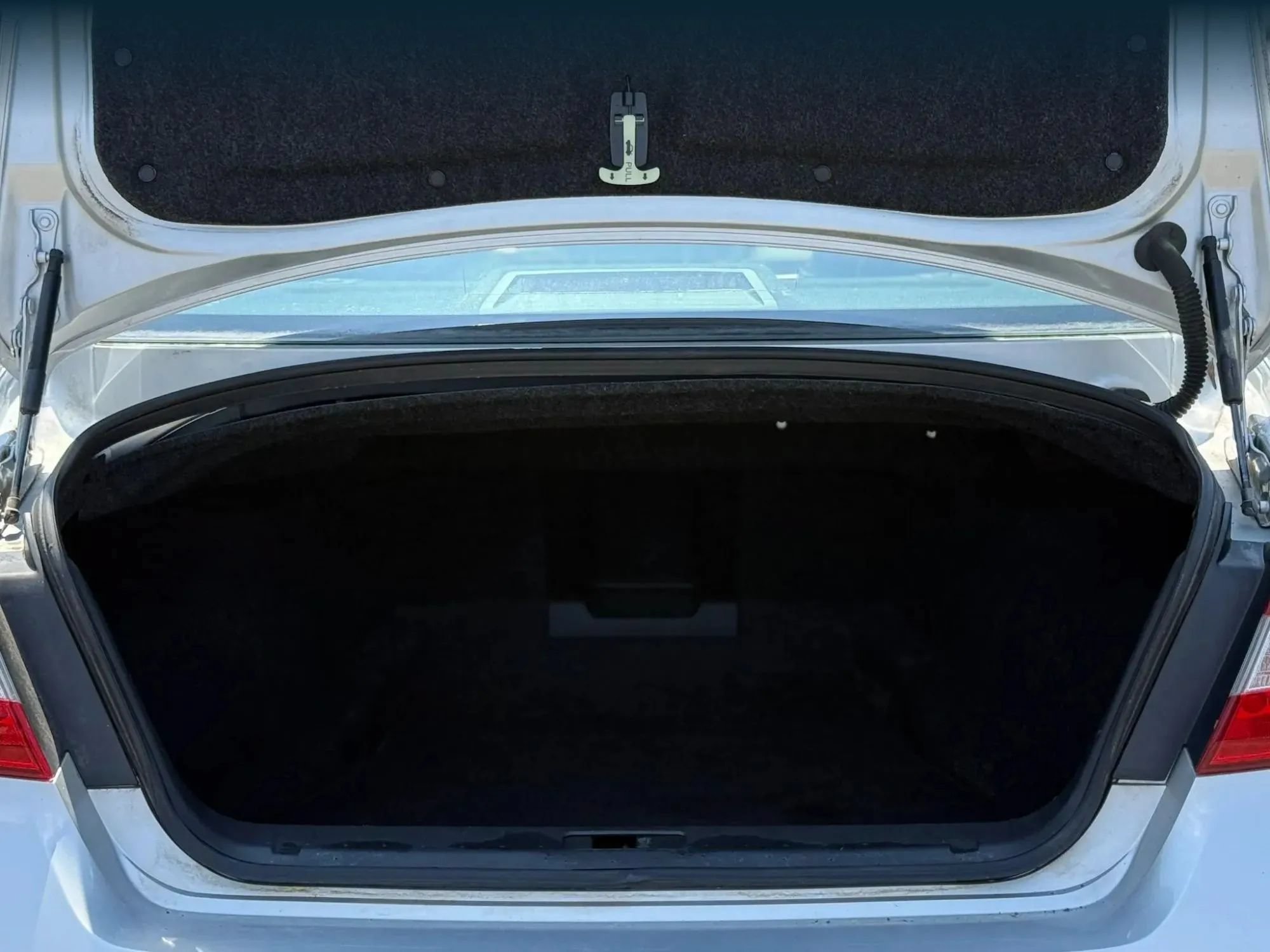 Used 2011 INFINITI M37 w/ Deluxe Touring Pkg RWD image 29