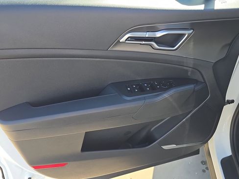 New 2026 Kia Sportage LX image 17