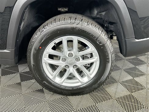 New 2025 Jeep Grand Cherokee Laredo X image 17