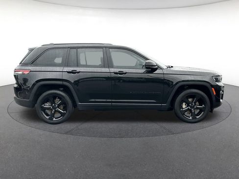 Certified 2023 Jeep Grand Cherokee Limited w/ Black Appearance Package AWD/4WD image 7