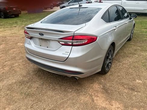 Used 2017 Ford Fusion SE w/ Equipment Group 201A FWD image 4