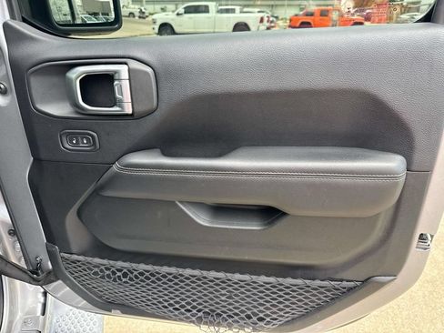 Used 2019 Jeep Wrangler Unlimited Sahara w/ Safety Group AWD/4WD image 20