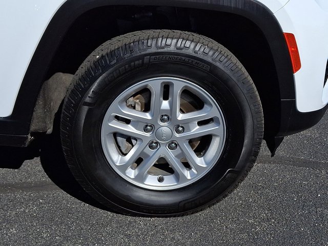 Used 2022 Jeep Grand Cherokee Laredo w/ Luxury Tech Group I AWD/4WD image 11