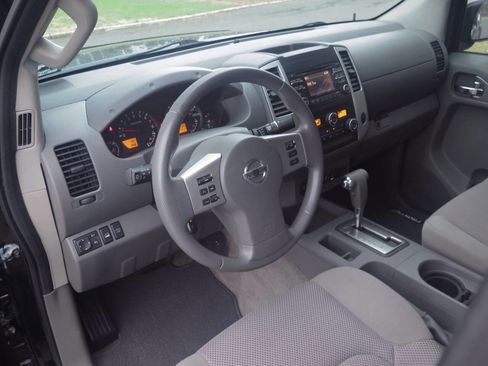 Used 2014 Nissan Frontier SV w/ SV Value Truck Package image 8