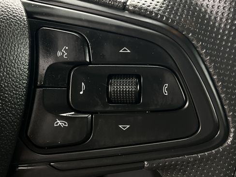 Used 2025 Buick Envista Preferred image 13