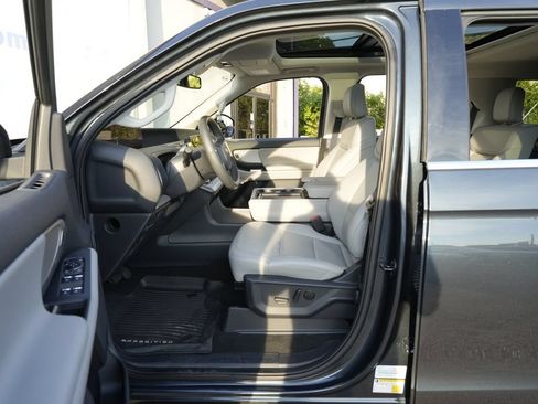 Used 2025 Ford Expedition Active RWD image 19
