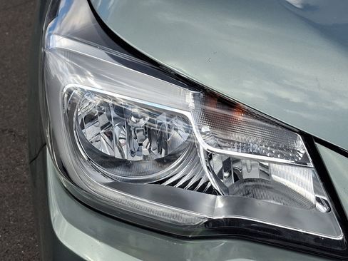 Used 2018 Subaru Forester 2.5i Premium w/ All-Weather Package image 9