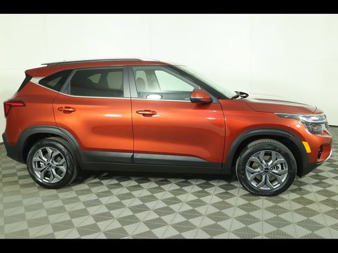 Used 2024 Kia Seltos S image 2