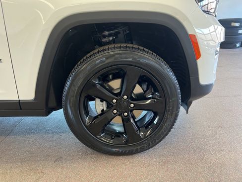New 2025 Jeep Grand Cherokee Altitude image 29