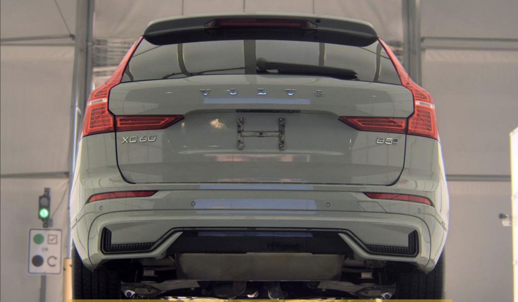 Used 2024 Volvo XC60 B5 Plus w/ Protection Package Premier AWD/4WD image 8