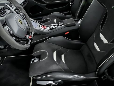 Used 2022 Lamborghini Huracan EVO RWD image 19