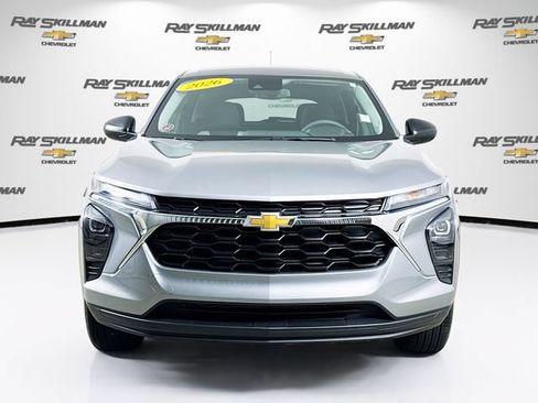 Used 2026 Chevrolet Trax LS FWD image 2
