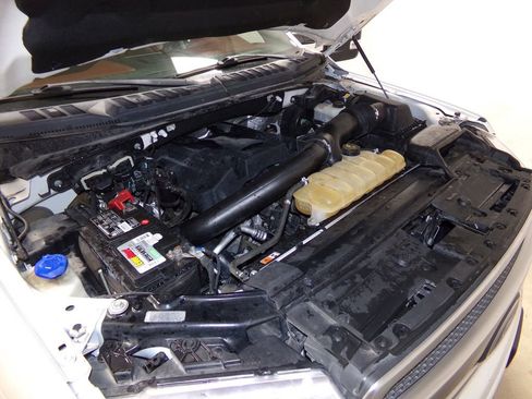 Used 2018 Ford F150 Platinum w/ Equipment Group 701A Luxury image 26