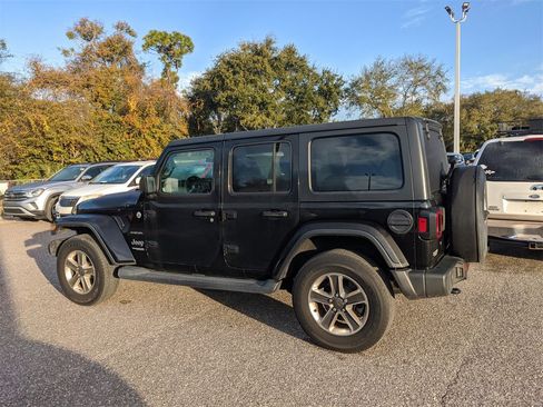 Used 2018 Jeep Wrangler Unlimited Sahara image 4